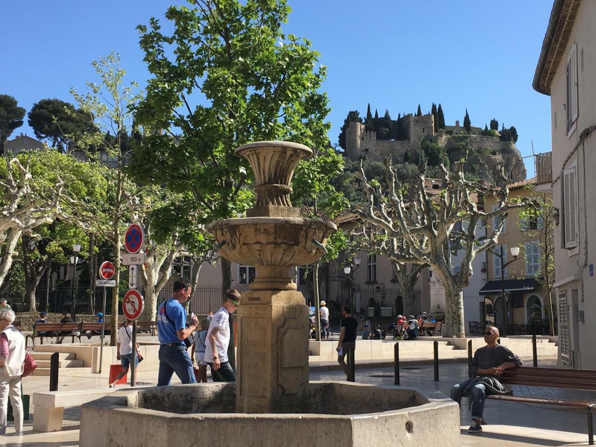 Large Private Garden, Quiet 2-Bedroom Apartment, Air Conditioning, Wifi, Parking Cassis Exterior photo
